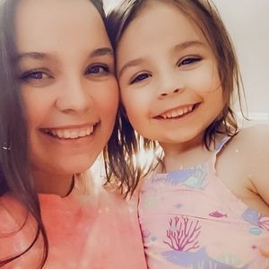 Meet your Posher, Larissa